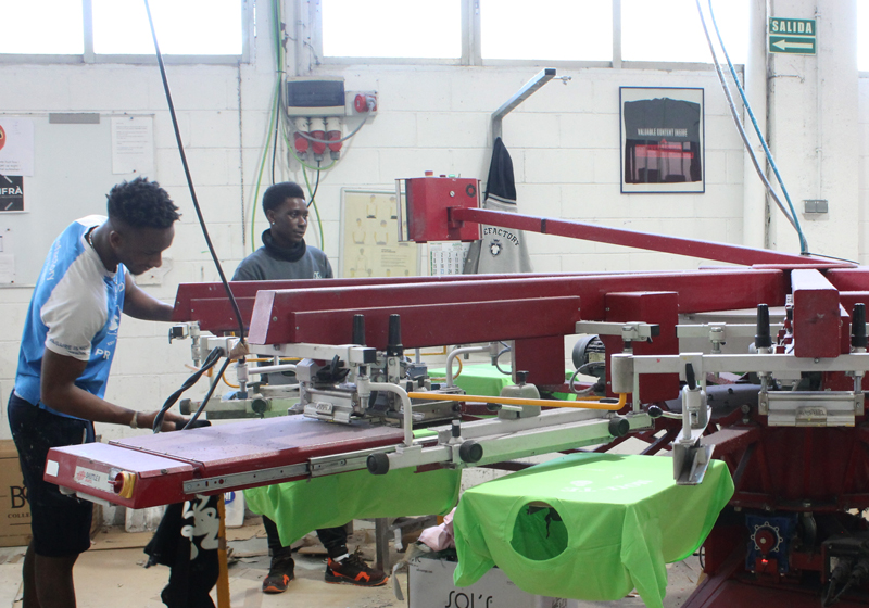 <br />
<b>Warning</b>:  Undefined variable $title in <b>/home/teefactory/public_html/00-helpers.php</b> on line <b>112</b><br />
