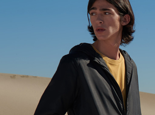 Lavado de chubasqueros y chaquetas de poliéster reciclado 100%: